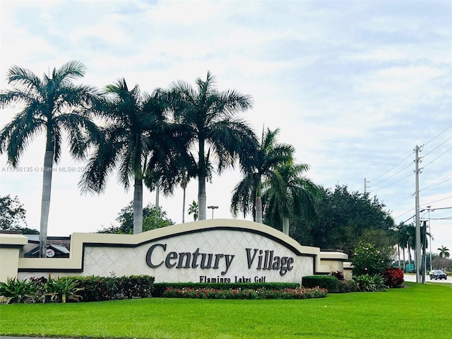 community sign featuring a lawn