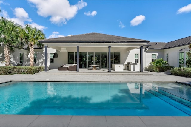 exterior space featuring a patio area, outdoor lounge area, and ceiling fan