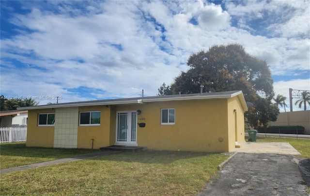 view of front facade with a front yard