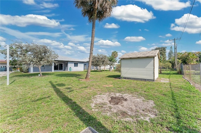 view of yard featuring a storage shed