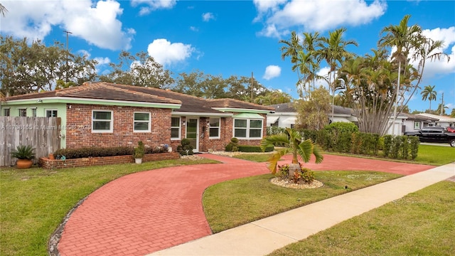 single story home featuring a front yard