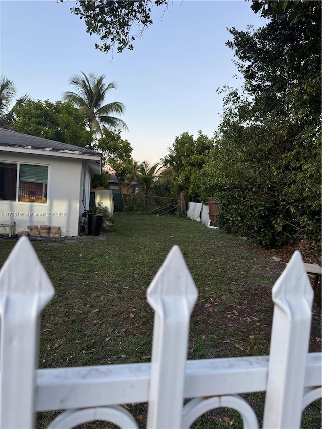 view of yard at dusk