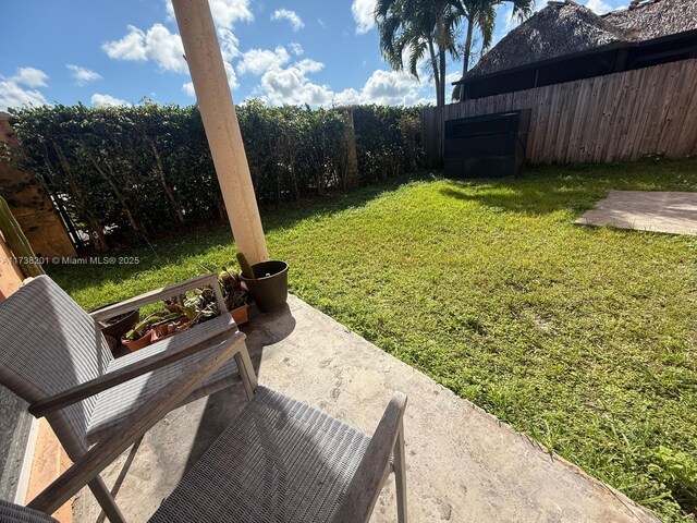 view of yard with a patio