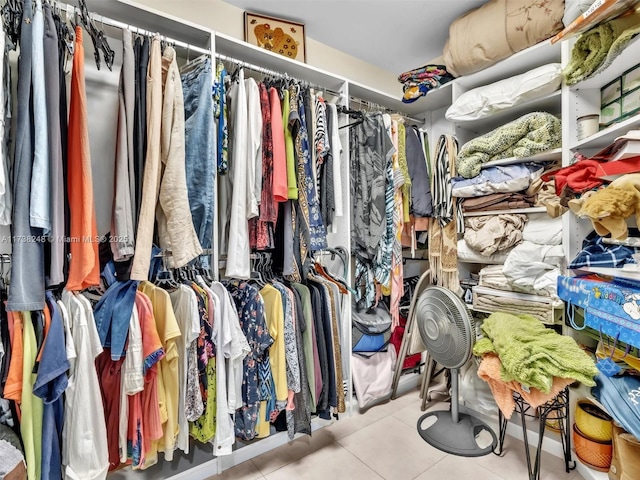 spacious closet featuring light tile patterned floors