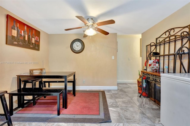 dining room with ceiling fan