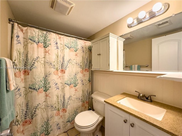 bathroom featuring a shower with curtain, vanity, and toilet