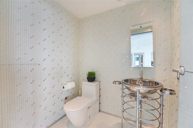 bathroom featuring sink and toilet