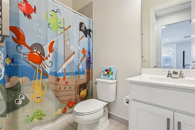 bathroom with vanity, curtained shower, and toilet