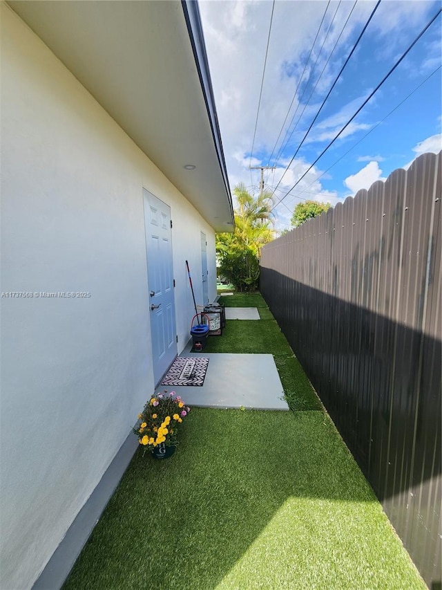 view of yard with a patio area