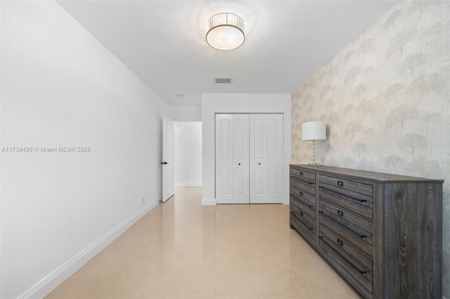 bedroom featuring a closet