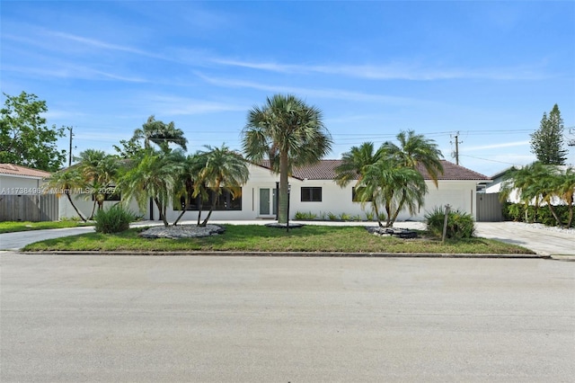 view of front of home with a front lawn