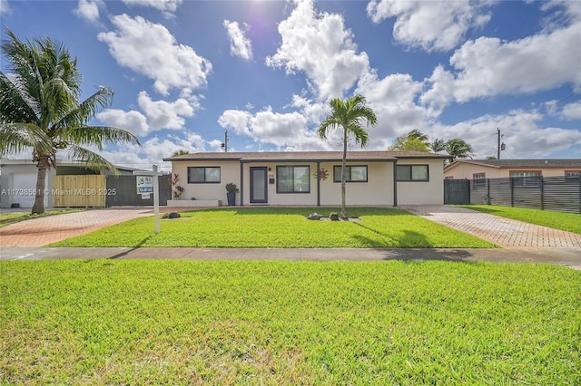 single story home with a front lawn