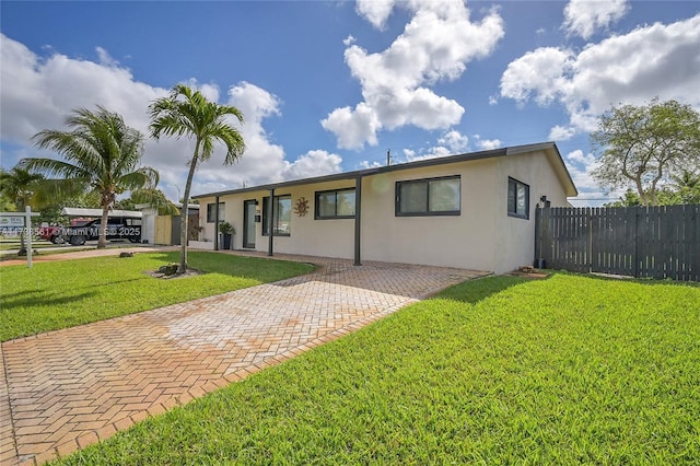 view of front of home featuring a front lawn