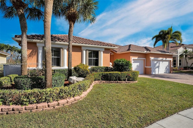 view of front facade featuring a garage and a front yard