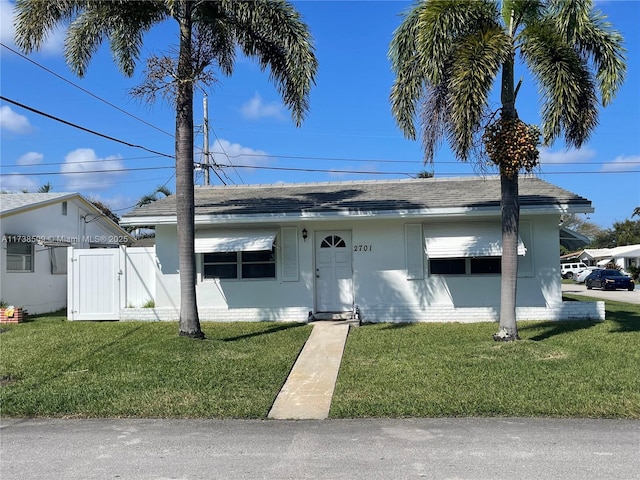 view of front of property with a front lawn