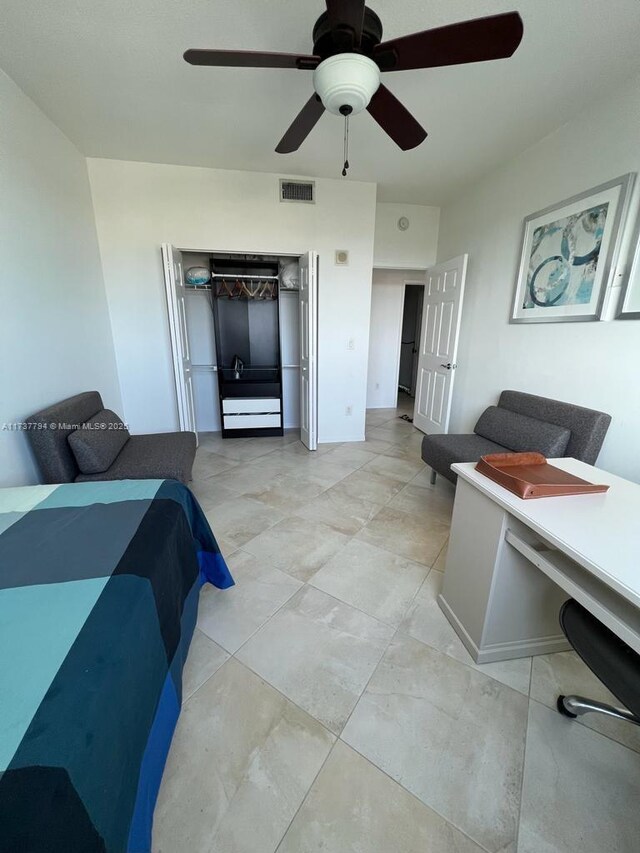 bedroom featuring ceiling fan