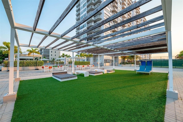 view of yard featuring a pergola