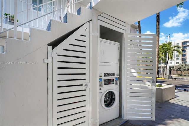 property entrance featuring stacked washer / dryer