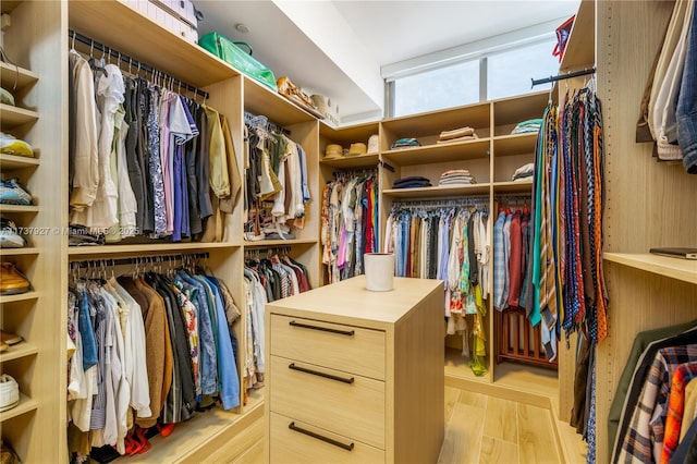 walk in closet with light wood-type flooring