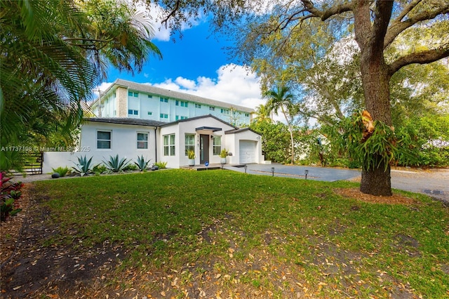 view of front of property featuring a garage and a front yard