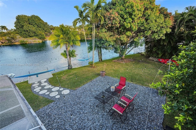 view of yard featuring a water view