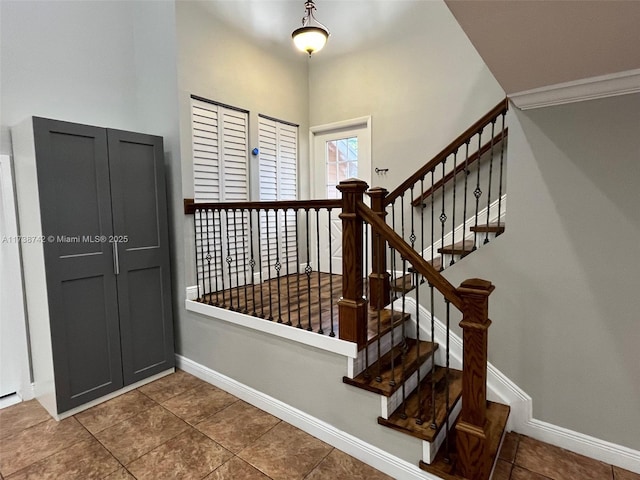 foyer entrance with crown molding