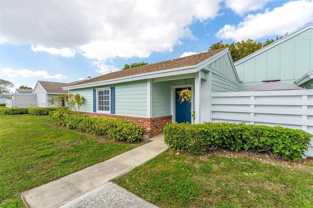 view of front of property with a front yard