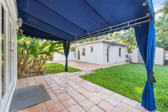 view of patio / terrace featuring exterior kitchen