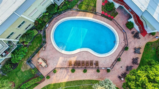 view of swimming pool