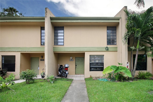 view of property featuring a front lawn