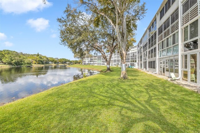 view of yard featuring a water view