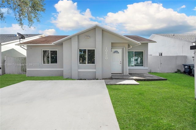 view of front facade featuring a patio area and a front yard