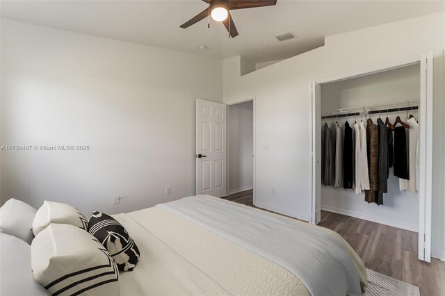 bedroom with hardwood / wood-style floors, ceiling fan, and a closet