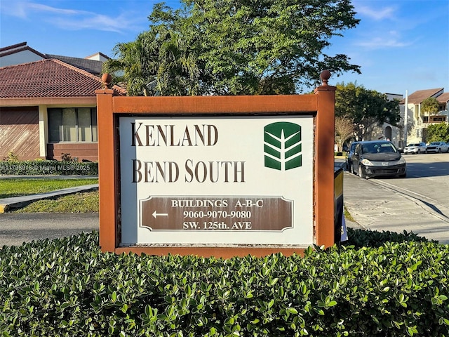 view of community / neighborhood sign