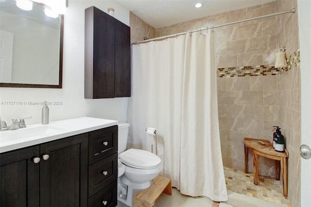 bathroom with a shower with curtain, vanity, and toilet