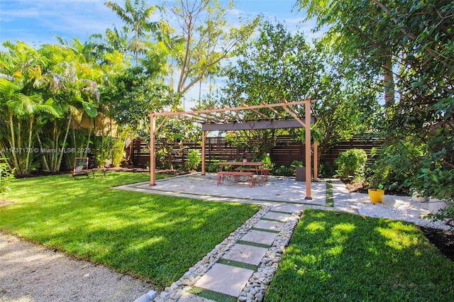 view of yard with a patio and a pergola