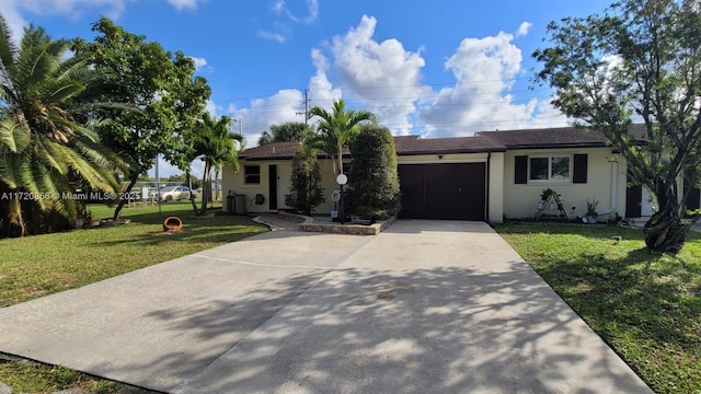 view of front of home featuring a garage and a front yard