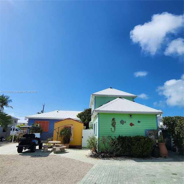 view of front of home featuring metal roof