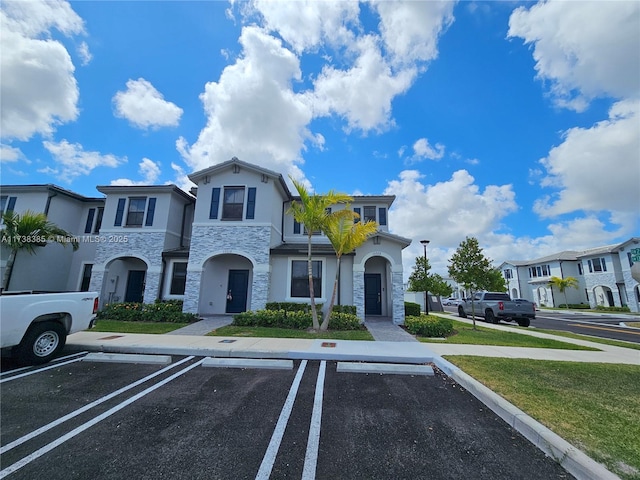 view of front of home featuring a front lawn