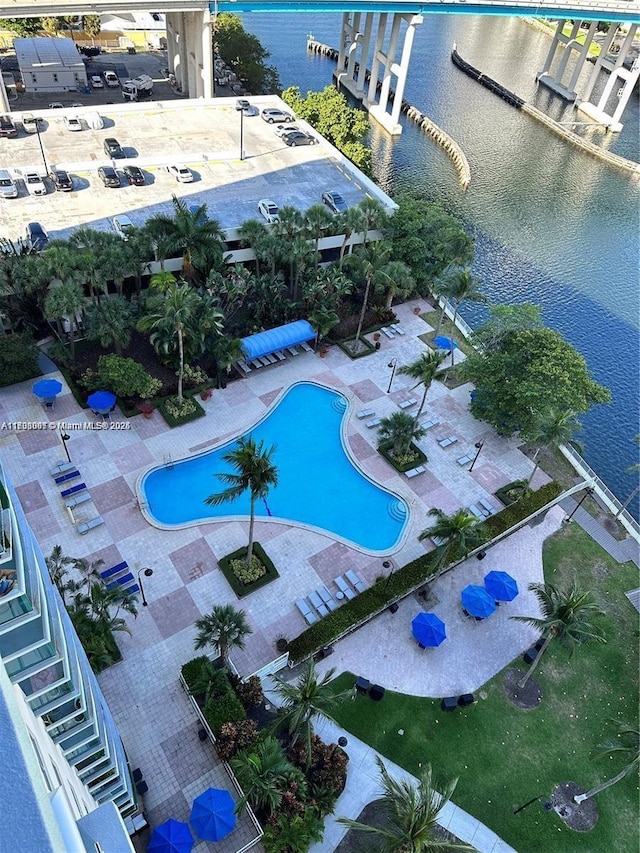 view of swimming pool featuring a water view