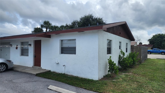 view of front of house with a front yard