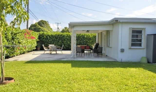 view of yard featuring a patio