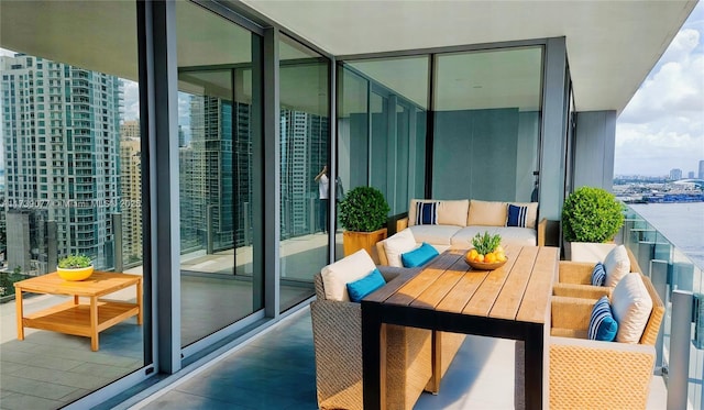 balcony featuring an outdoor hangout area