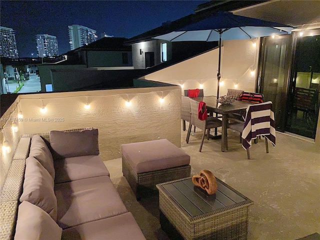 patio at night featuring an outdoor living space