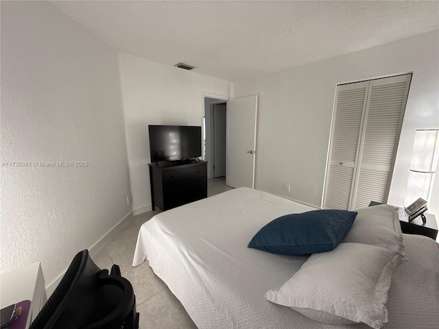 bedroom with a closet