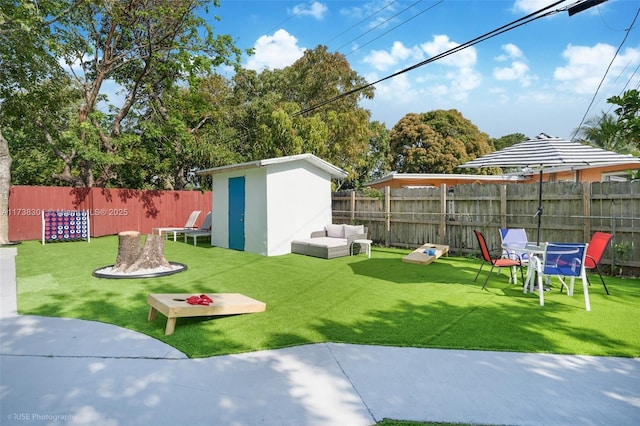 view of yard featuring a storage unit, an outdoor structure, outdoor lounge area, and fence