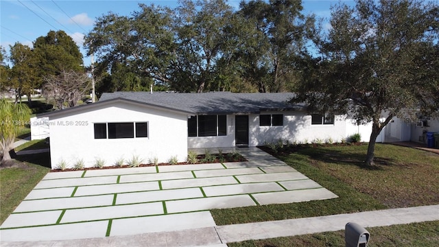 ranch-style home with a front yard