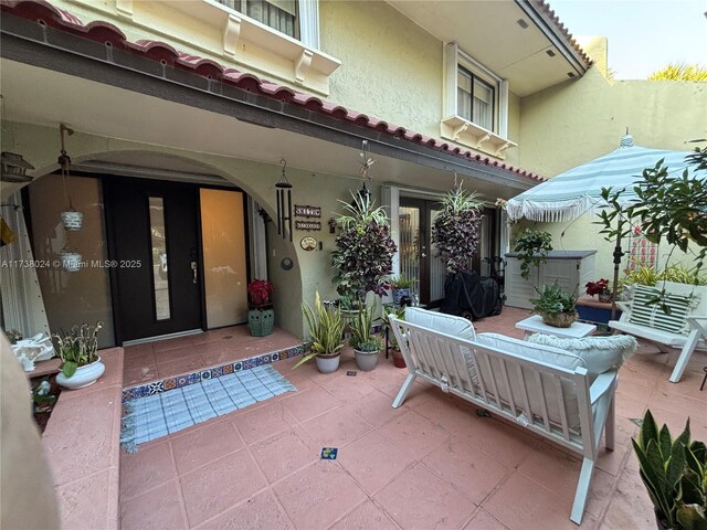 view of patio with an outdoor hangout area