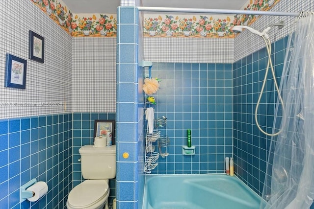 bathroom featuring toilet, tiled shower / bath combo, and tile walls