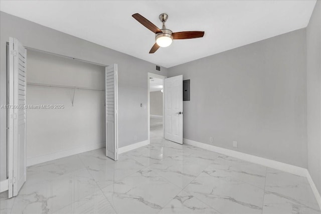 unfurnished bedroom with ceiling fan and a closet